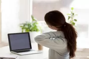 7 قدم برای ارگونومی بیشتر هنگام کار با لپ تاپ