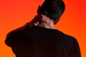 سه حرکت کششی برای درمان دردهای کار در خانه